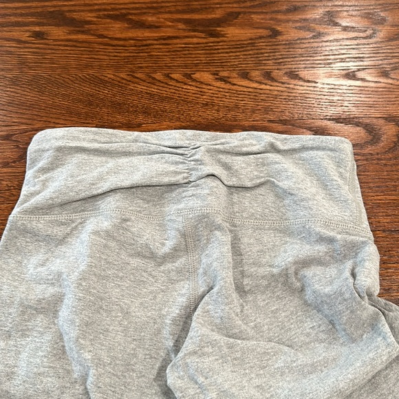 Lululemon gray work out capris - Picture 4 of 5